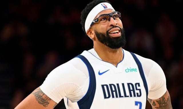 影响交易！浓眉或伤停数月：加盟独行侠后6次受伤